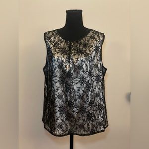 Tahari- Women's Black and White Top size 16‎